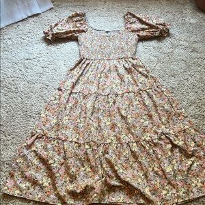 Boutique cottage core Floral Puff-Sleeve Tiered dress. Sage green.